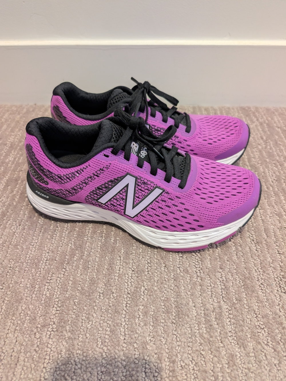 Women's New Balance 680 Sneakers